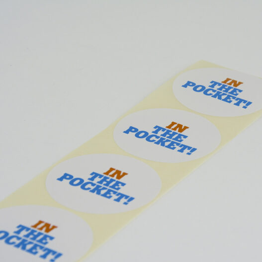 ronde papieren stickers op rol bedrukking tele2 in the pocket