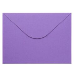 paars gekleurde envelop